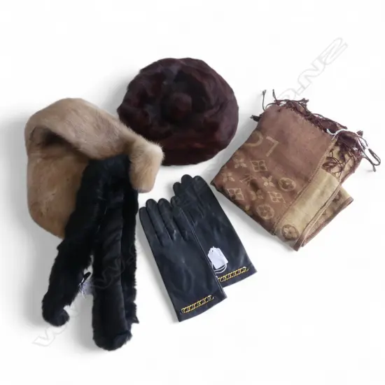 LOUIS VUITTON SCARF L1160 2 FUR COLLARS HAT & PR LEATHER GLOVES SMALL SIZE