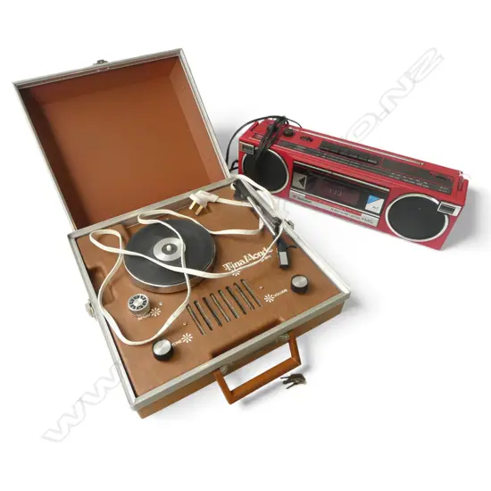 RED NATIONAL BATTERY RADIO W.430mm + TINA MONDE TRANSISTORGRAM, CASED