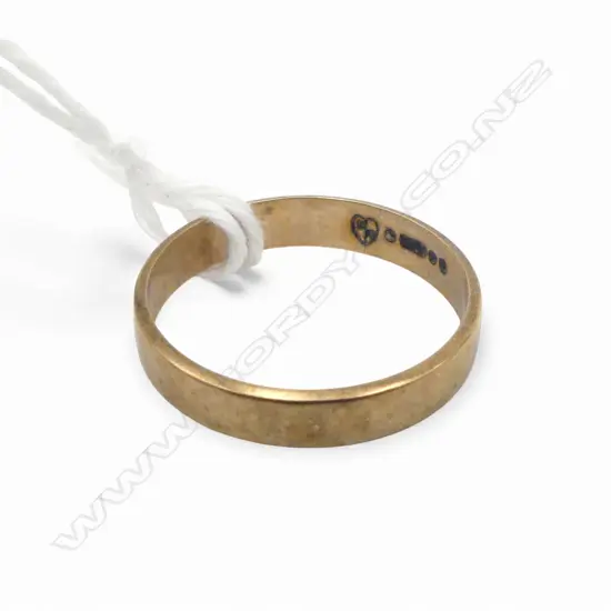 9ct YELLOW GOLD BAND RING 1.64gms SIZE L