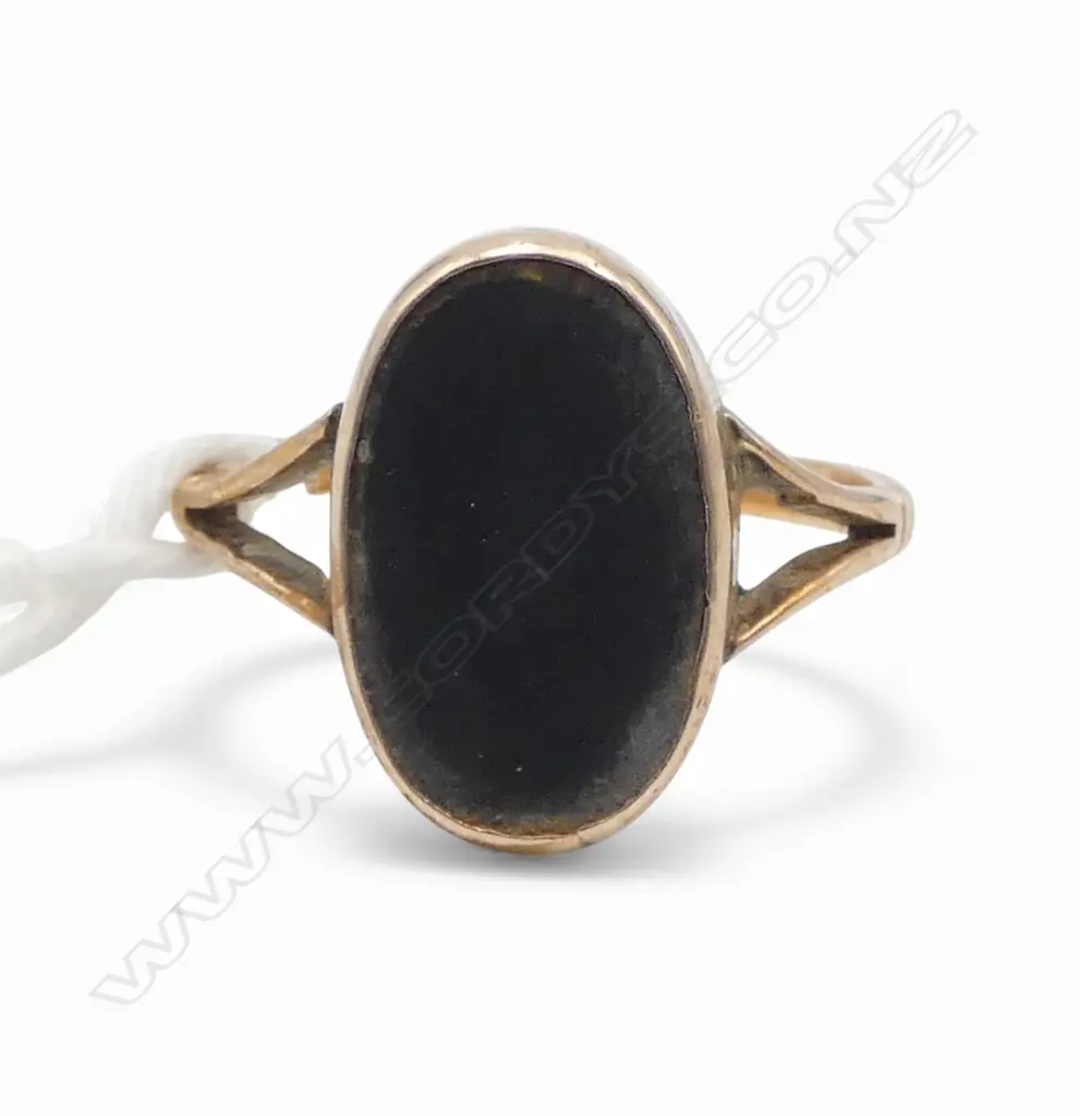 9ct GOLD RING stone missing 2.50gms needs attention SIZE O Image 1++