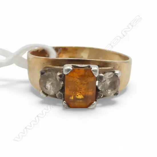 9ct Y/G 3 STONE COSTUME RING 3.12gms needs attention SIZE P