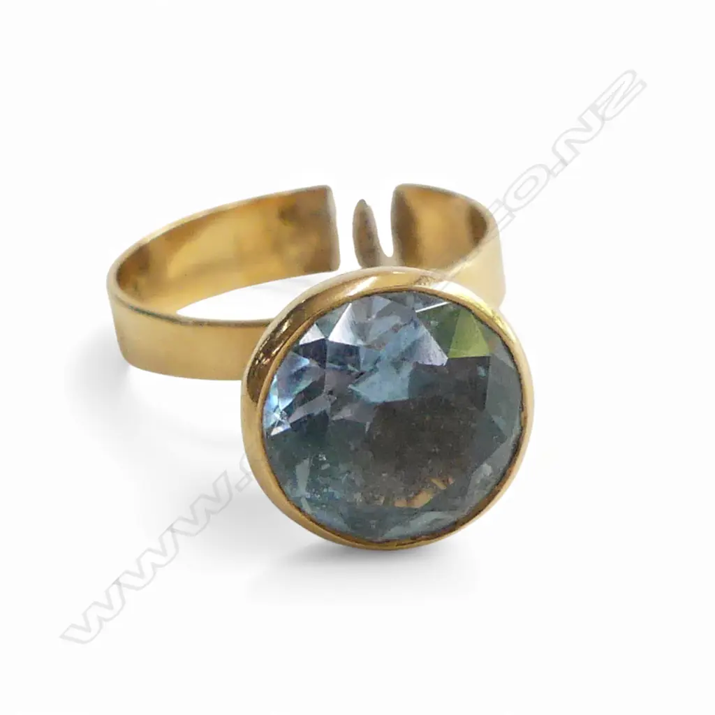 18CT RING w. BLUE TOPAZ? STONE, 3.9gms SIZE L Image 1++