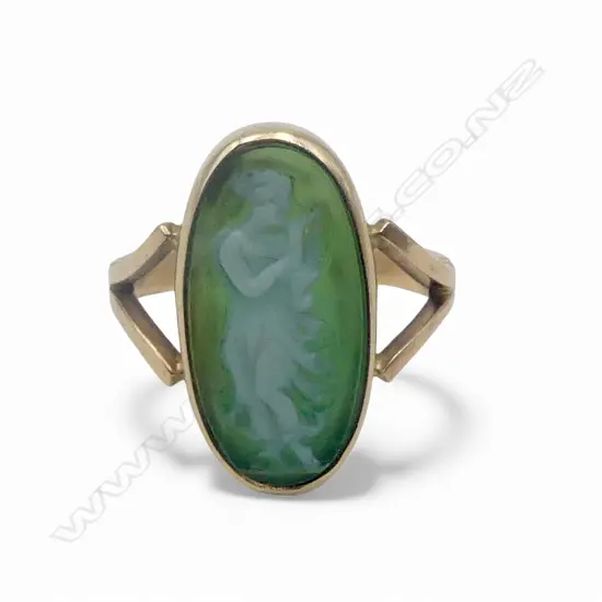 9ct GOLD CAMEO RING 2.18gms  very small size SIZE F