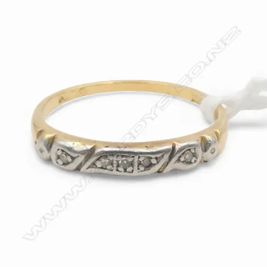 VINTAGE 18ct GOLD & DIAMOND SET BAND RING 2gms SIZE P