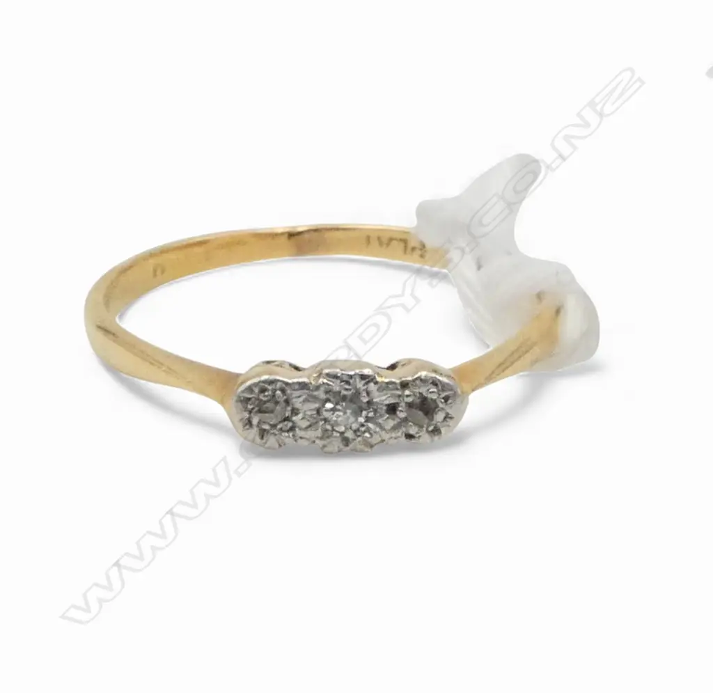 18CT & PLATINUM DIAMOND RING, 1.5gms SIZE O Image 1++