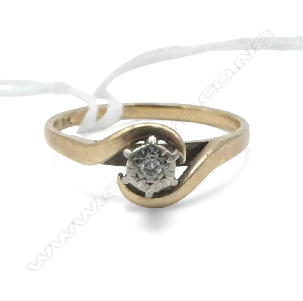9CT DIAMOND RING, 2gms SIZE P Image 1++