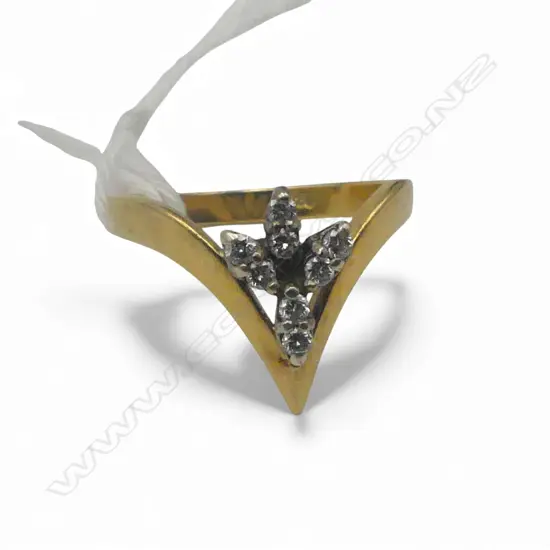 18ct Y/G 8 DIAMOND DESIGNER HAND MADE V-form RING 3gms SIZE L
