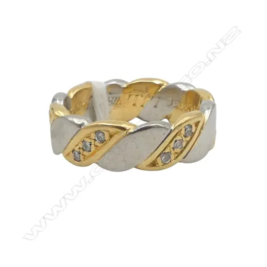 18ct YELLOW & WHITE GOLD BAND RING 18 diamonds to the yellow panels 12.84gms SIZE Q