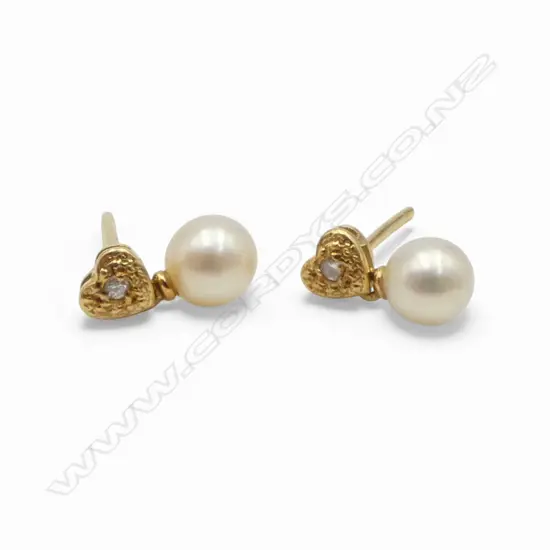 18ct GOLD & CULTURED PEARL PAIR EARRINGS 