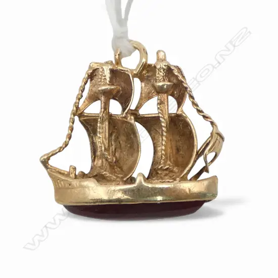 9ct GOLD GALEON PENDANT or large charm with CARNELIAN SET BASE 5.62gms