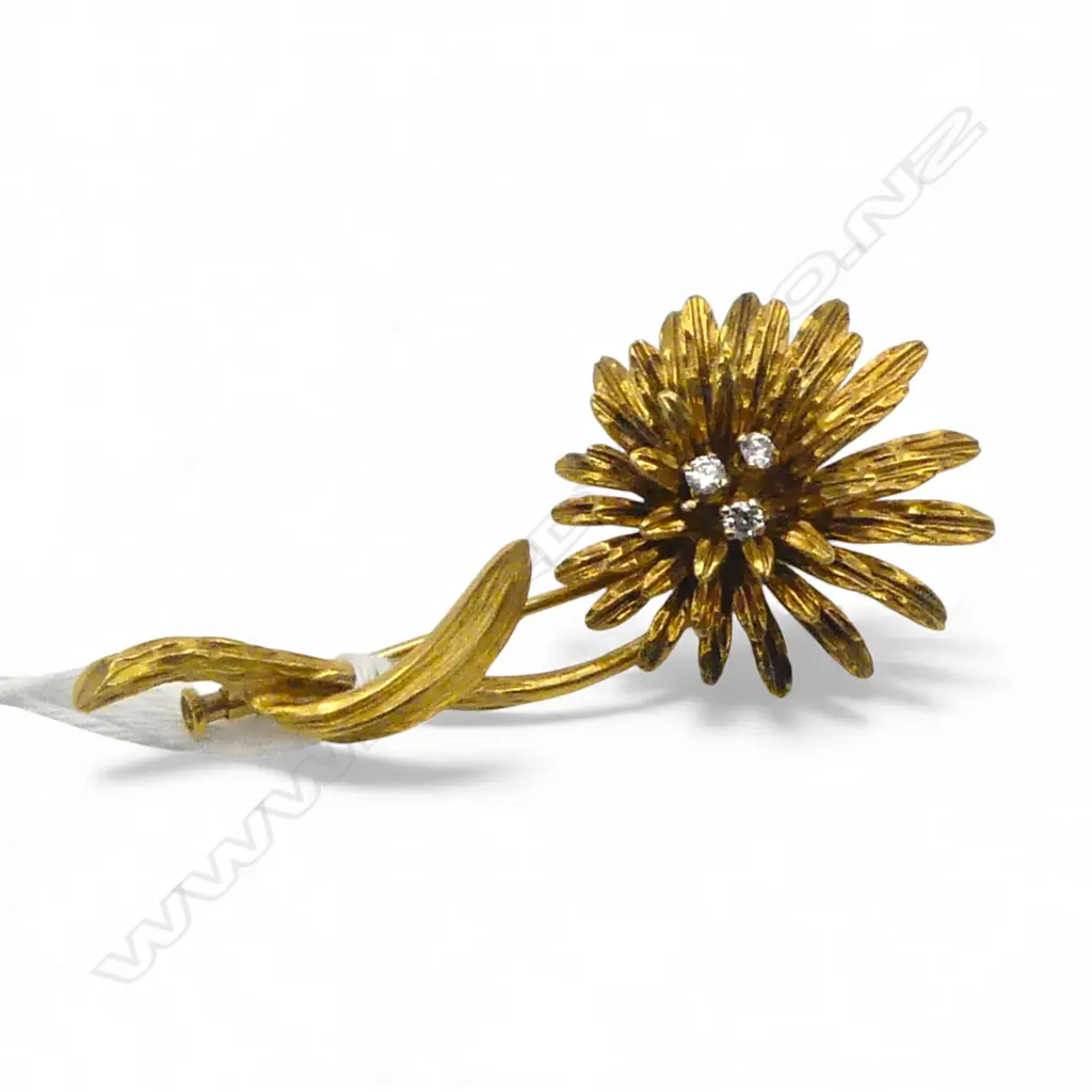 18ct GOLD & 3 DIAMOND RETRO DESIGNER FLOWER BROOCH 11.24gms (Note 1 loose diamond) Image 1++