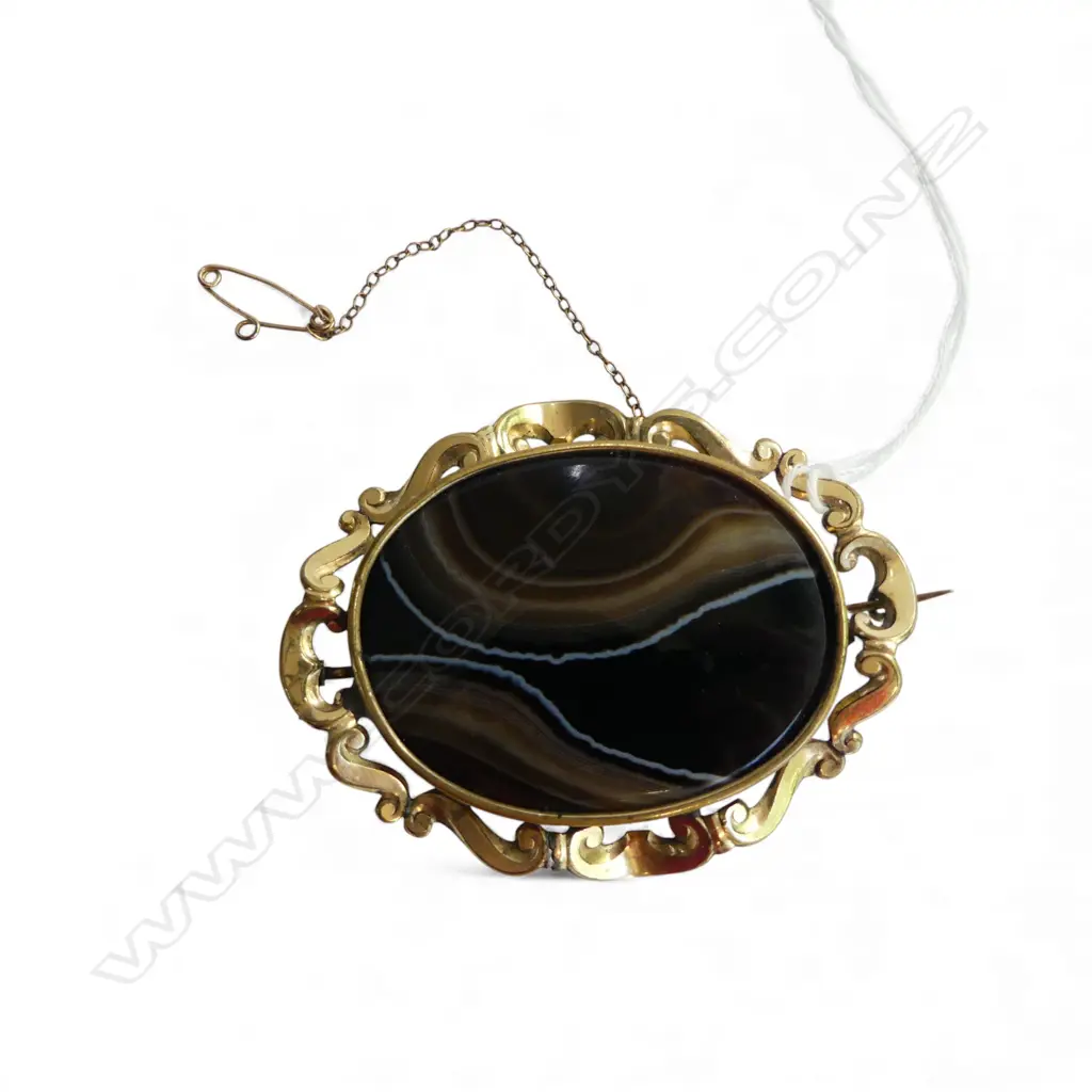 VICTORIAN PINCHBECK framed BANDED AGATE BROOCH Image 1++