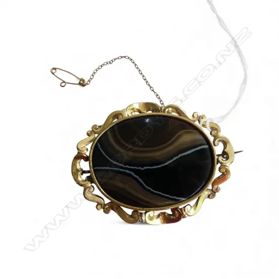 VICTORIAN PINCHBECK framed BANDED AGATE BROOCH