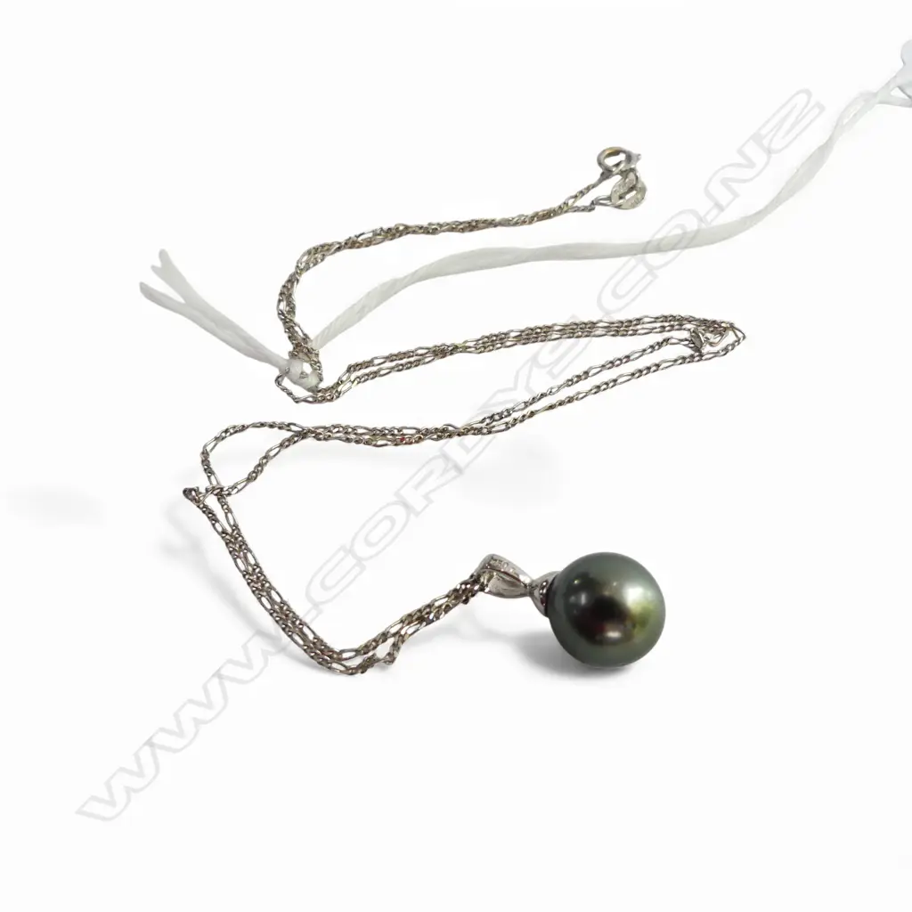 18CT WG PEARL PENDANT NECKLACE, 3.15gms Image 1++