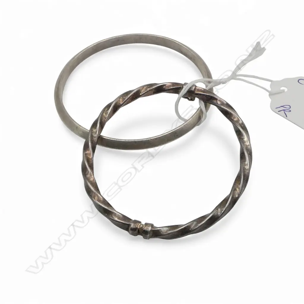 2 SILVER BANGLES: hinged wrythen twist + modernist Image 1++