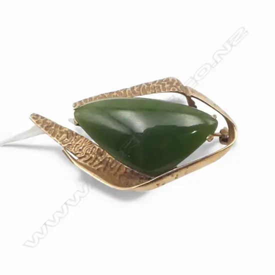 9ct GOLD & POUNAMU BROOCH 9.76gms