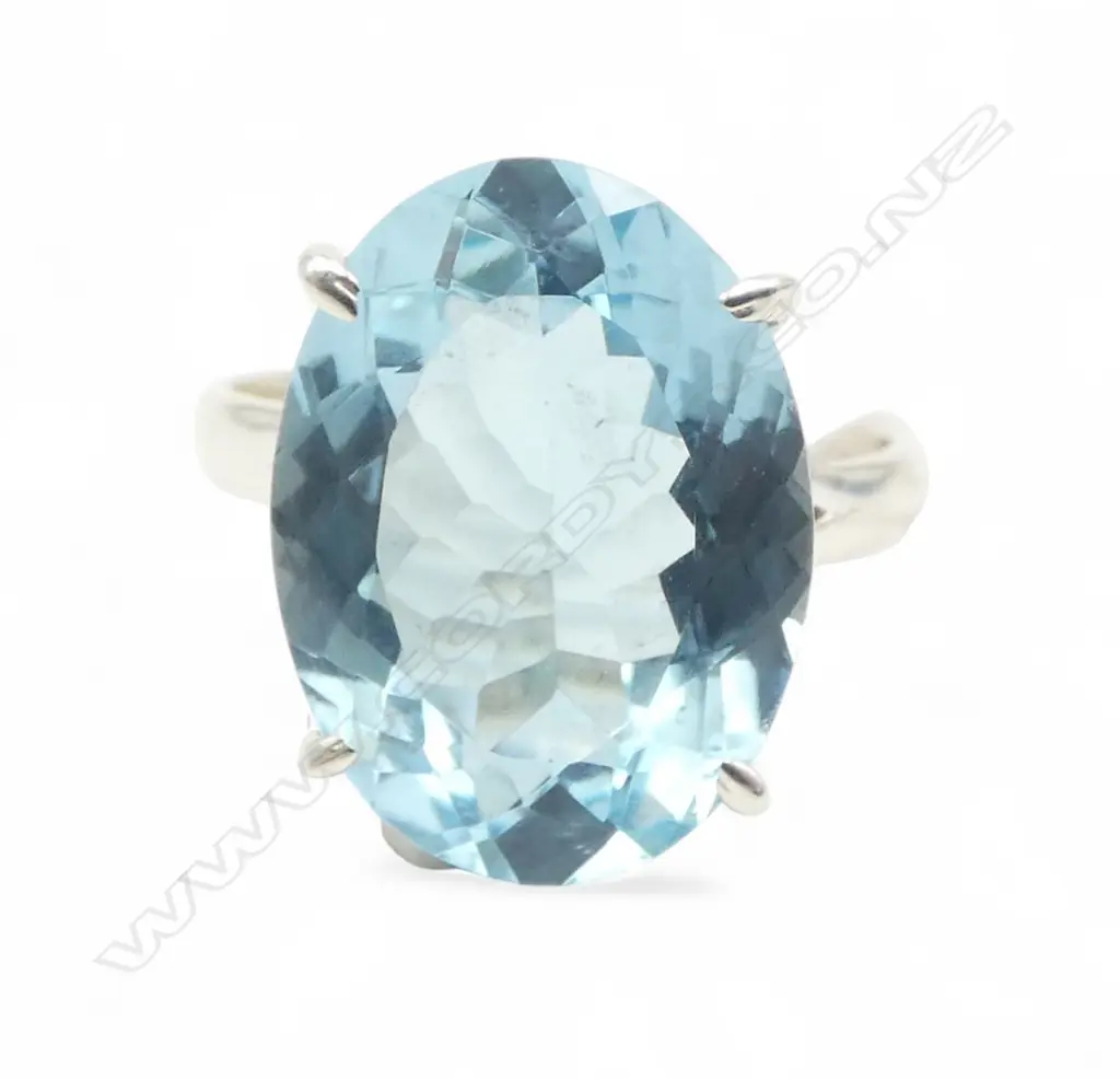 SILVER & BLUE TOPAZ RING Image 1++