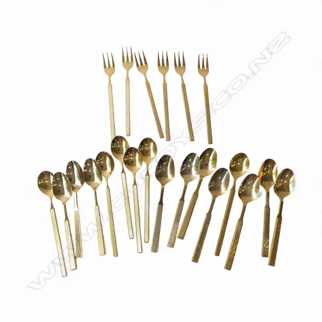 26PC VINTAGE BRASS PLATED CUTLERY – 6 COCKTAIL FORKS, 6 SPOONS, & 10 TEASPOONS, L.125-135MM Image 1++