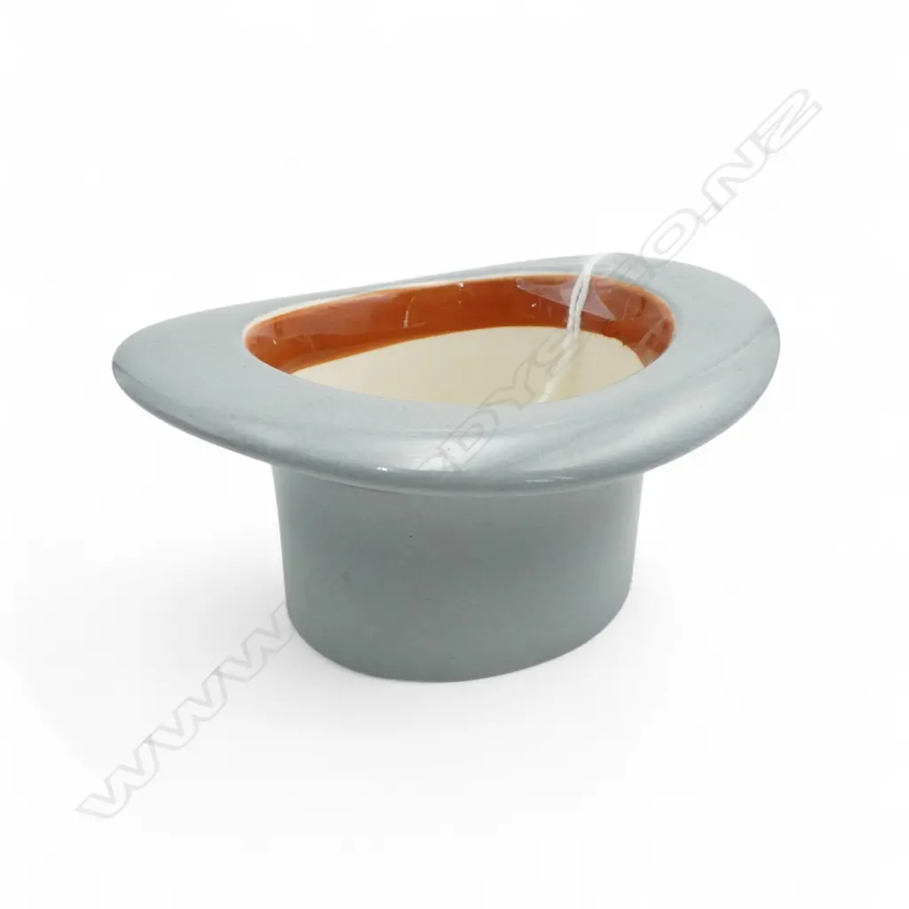 Early 20thC Lincoln Bennett& co ceramic advertising miniature top hat. Burlington Gardens Old Bond Street London L.103mm Image 1++