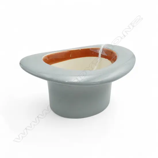 Early 20thC Lincoln Bennett& co ceramic advertising miniature top hat. Burlington Gardens Old Bond Street London L.103mm