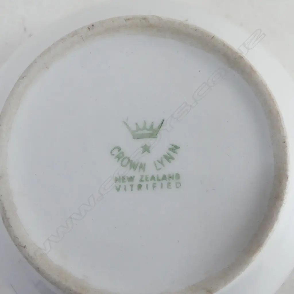 CROWN LYNN MILK JUG & SUGAR BOWL 'RAETIHI MARAE' EMBLAZENED ON THE SIDE OF BOTH JUG H.135mm Image 1++