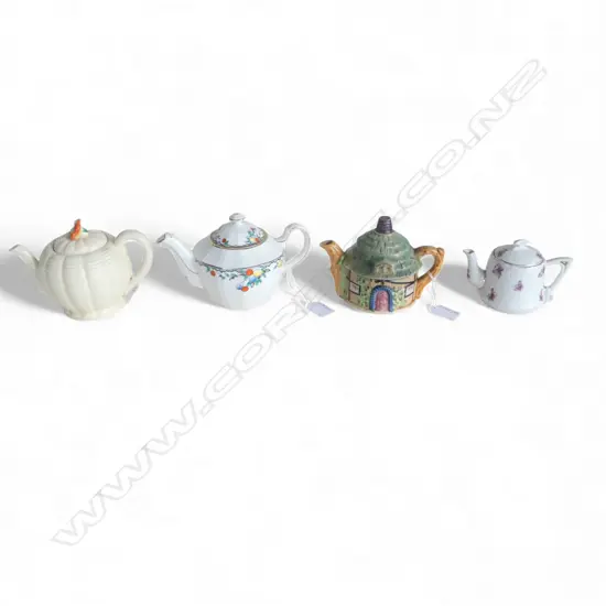 COLLECTION 4 VINTAGE CHINA TEAPOTS AV H110MM
