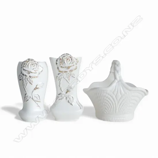 2 R/WINTON GILT ON WHITE VASES 160MM & SHORTER WHITE BASKET VASE