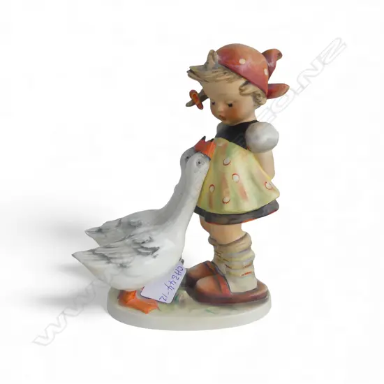 LARGE 'GOOSE GIRL' HUMMELL FIGURE .H.185mm