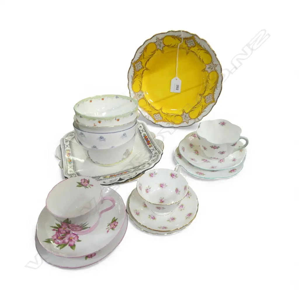 3 SHELLEY CHINA CAKE PLATES 4 SUGAR BOWLS & 3 CSPS MIXED PATS Image 1++
