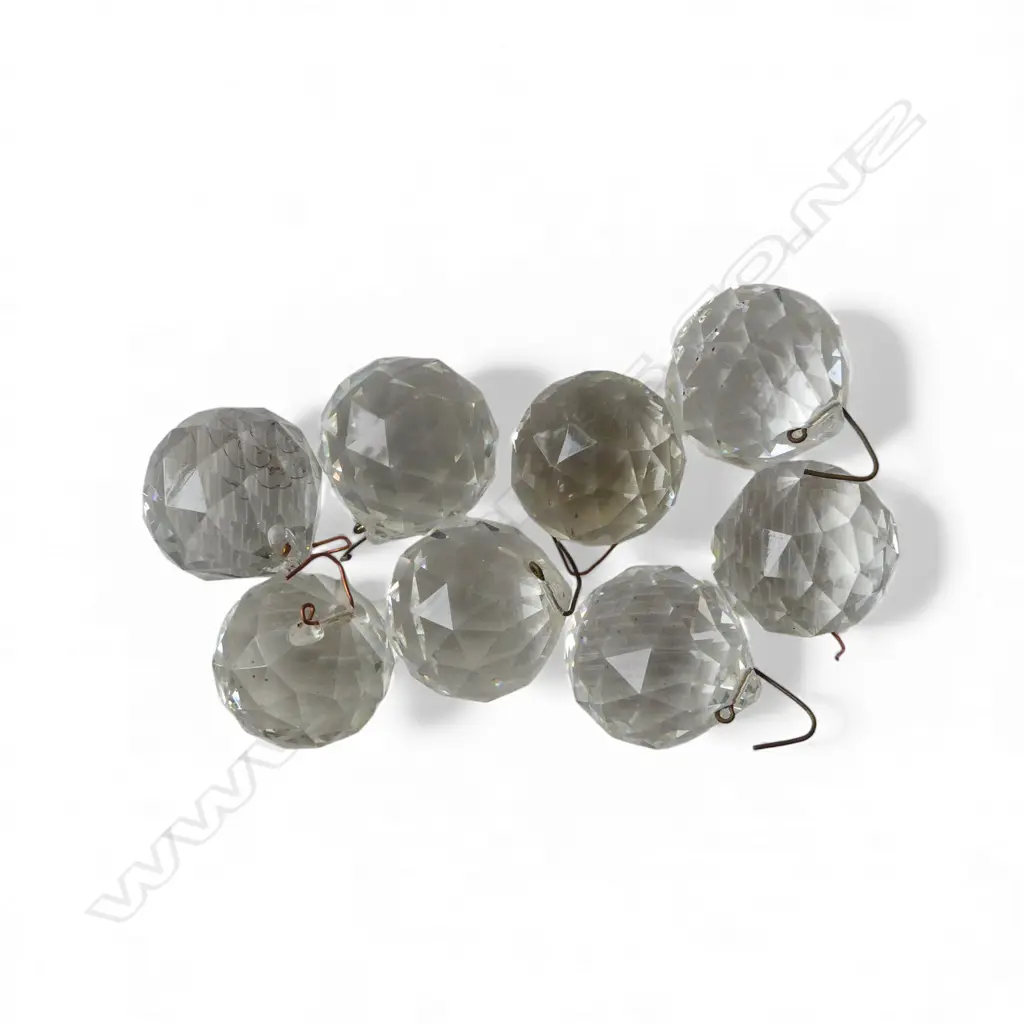 EIGHT VINTAGE QUALITY FACET CUT CRYSTAL BALLS WITH HANGERS, D.40MM Image 1++