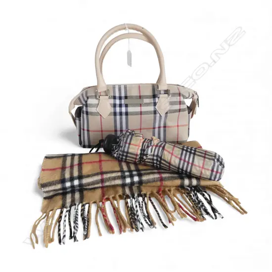 BURBERRY HANDBAG L250MM UMBRELLA & SCARF