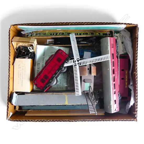 MODEL RAILWAY / TRAIN SET PIECES