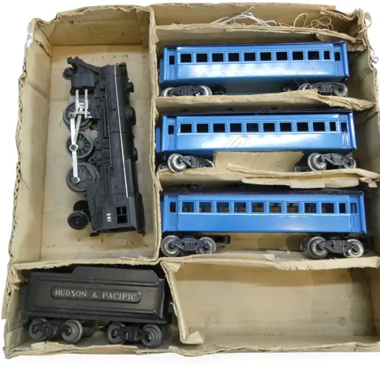 O GAUGE ELECTRIC ENGINE TENDER & 3 CARRIAGES