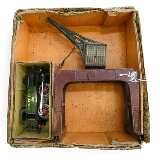 VINTAGE HORNBY BOX O GAUGE ENGINE & TIN BRIDGE CRANE H340MM