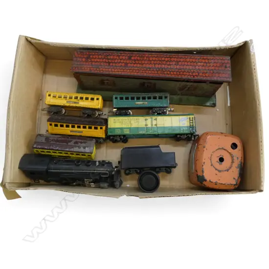 SAKAI STANDARD ELECTRIC ENGINE TENDER 5 CARRIAGES & TIN STATION