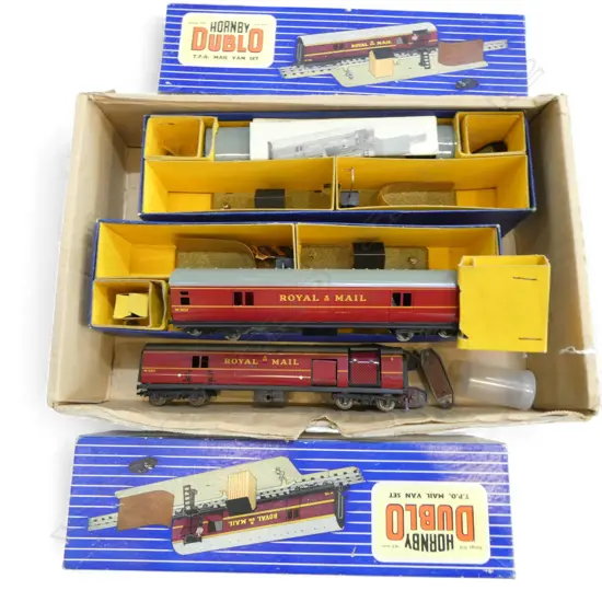 2 HORNBY DUBLO OO GAUGE BOXED  MAIL VAN SETS & ANOTHER UNBOXED