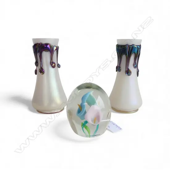 PETER VIESNIK LILY PAPERWEIGHT '87 + PR VASES H.160mm