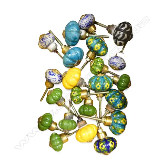 ASST. DECORATIVE PORCELAIN KNOBS