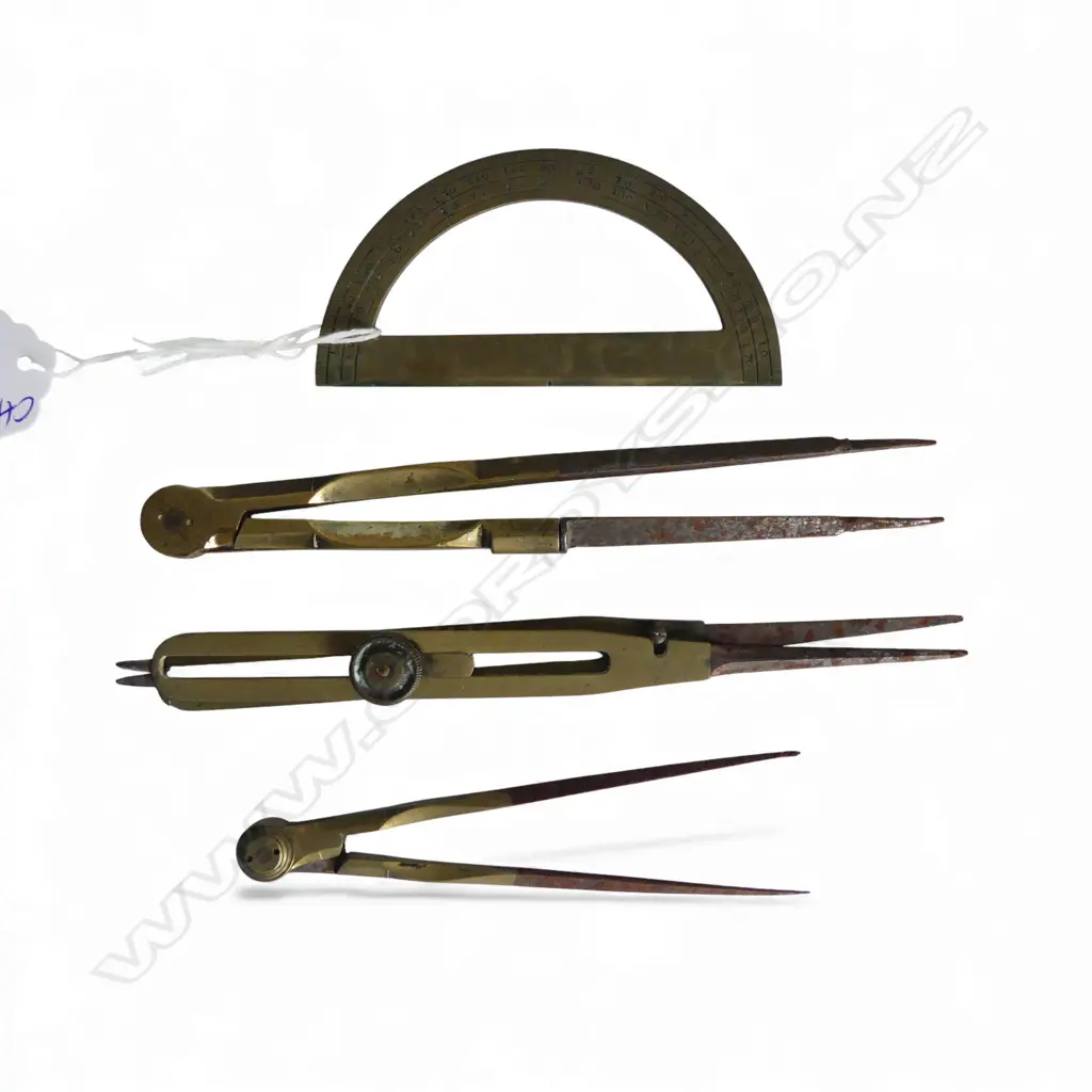 4 old brass drawing / navigational instruments: 3 dividers + protractor Image 1++