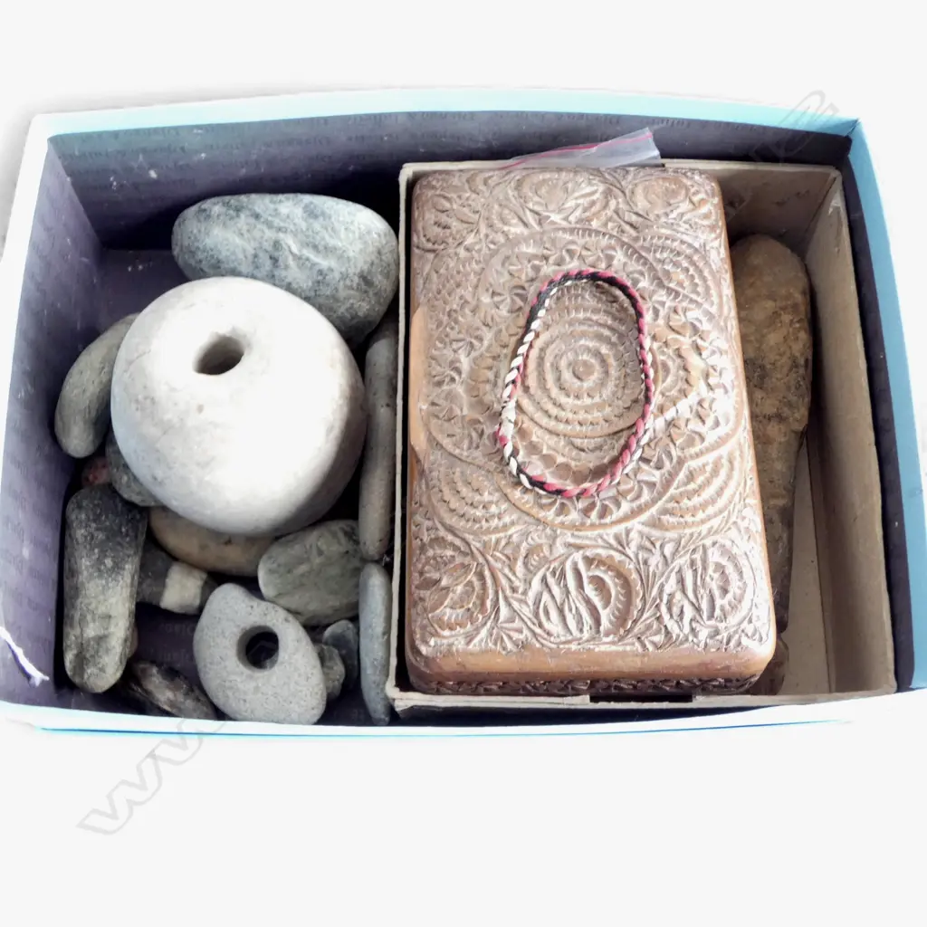 COLLECTION ASST. WORKED STONES Incl. 2 NEPHRITE PEBBLES Image 1++