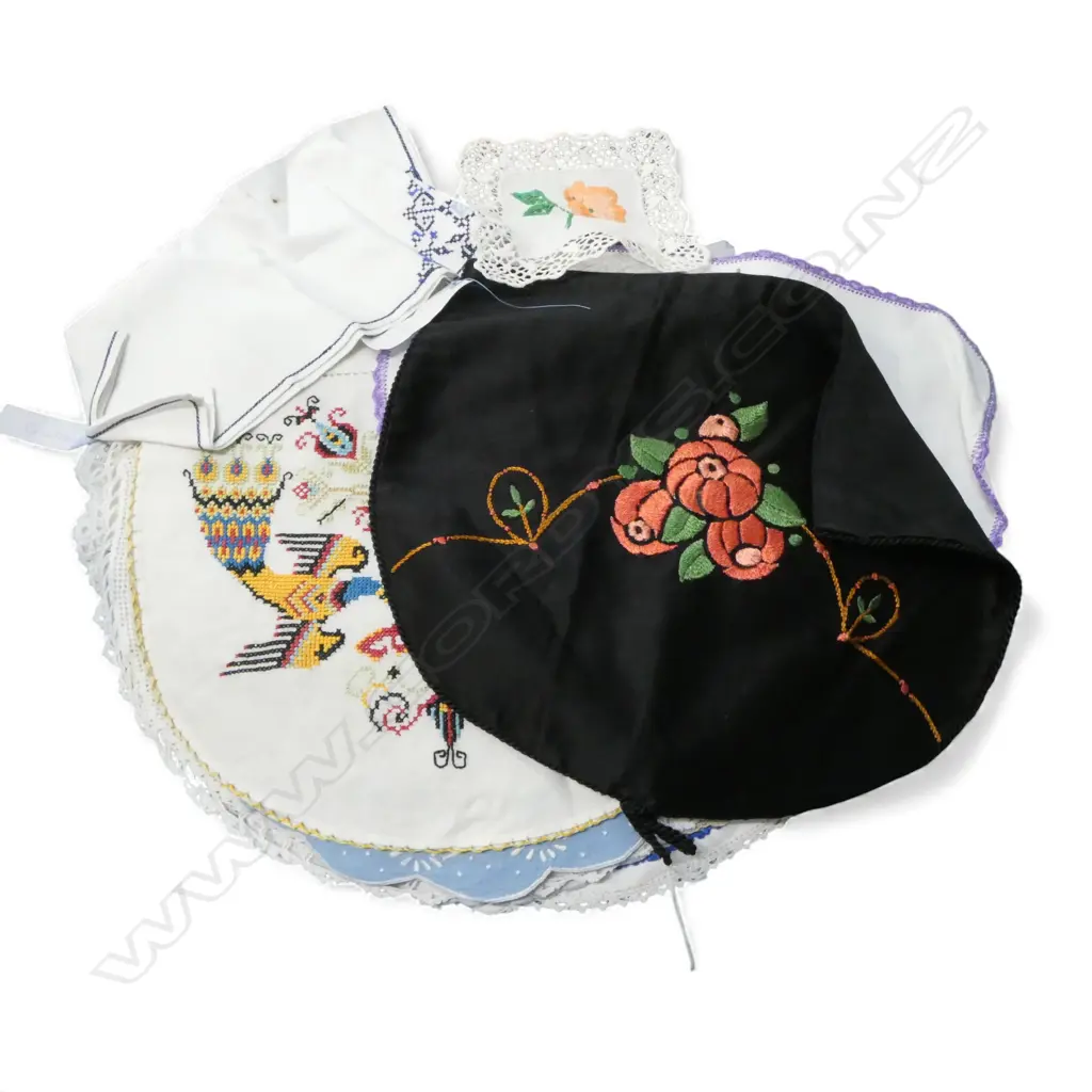 COLLECTION OF 20+ VINTAGE EMBROIDERED ETC TEA POT COSIES many labelled: 'Chinese style 1930's' etc Image 1++