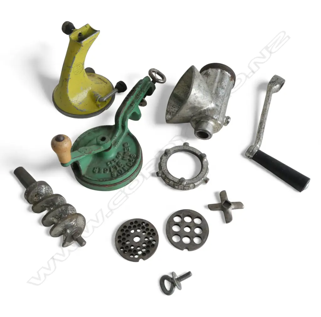 3 VINTAGE MEAT GRINDERS & BEAN SLICER L230MM Image 1++