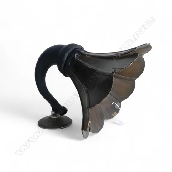 ANTIQUE GRAMOPHONE HORN faults