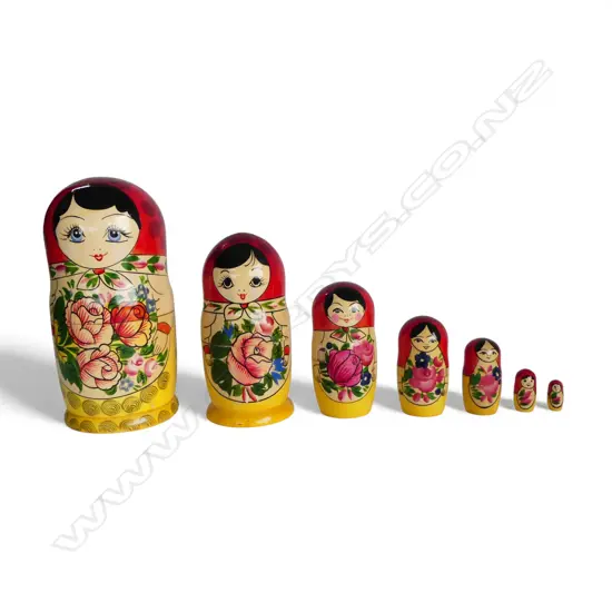 RUSSIAN MATRYOSHKA DOLL (7 TOTAL) H.230mm 2 FAULTS