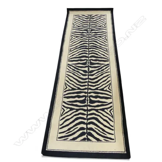 MACHINED RUNNER; ANIMAL PRINT 3000x1000mm