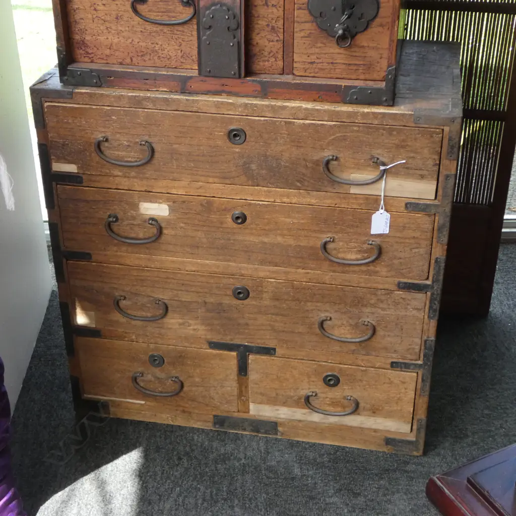 Vintage small Japanese collector's chest early 20thC H.570mm Image 1++