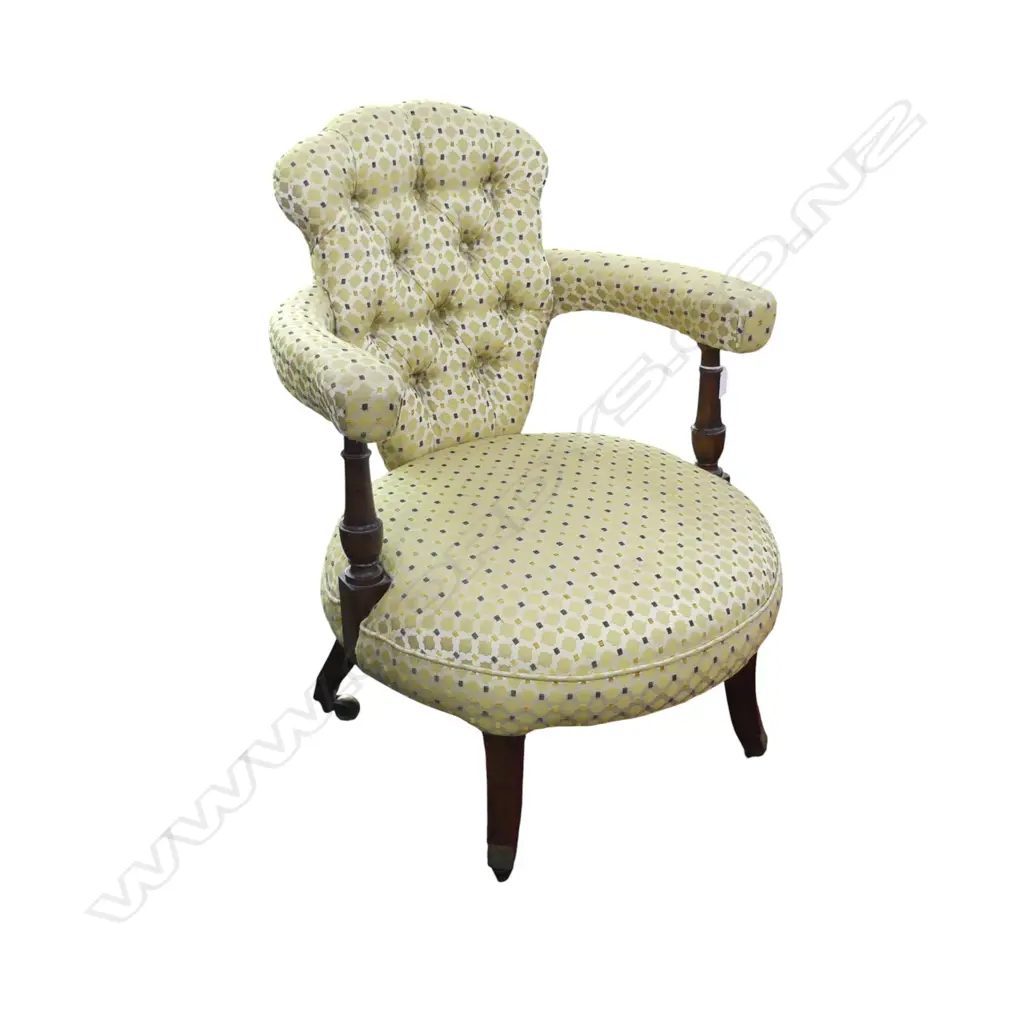 UPHOLSTERED VICTORIAN TUB CHAIR Image 1++