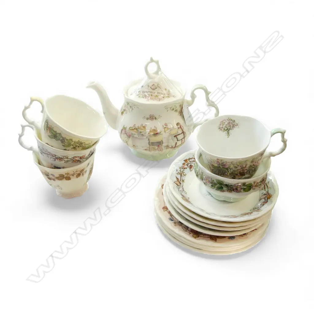 14 PCE ROYAL DOULTON 'BRAMBLY HEDGE' TEA SET; 4 TRIOS, SUGAR BOWL, TEAPOT Image 1++
