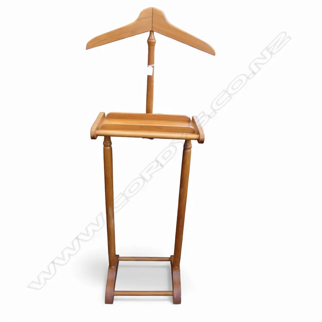 PORTABLE VALET STAND Image 1++
