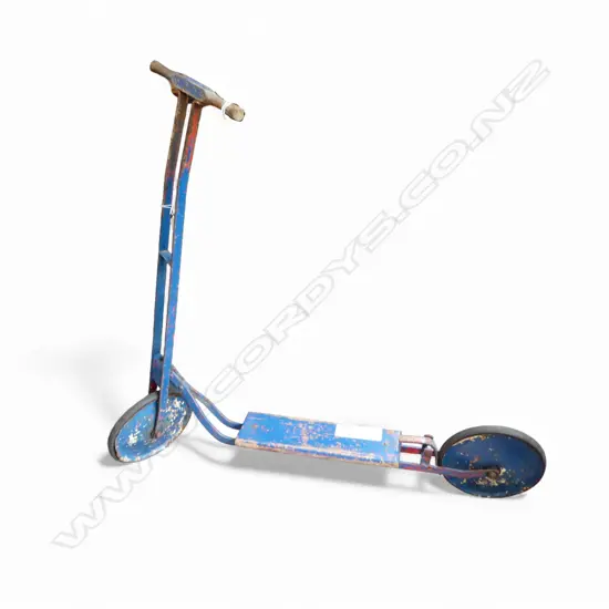 VINTAGE LINES BROS LTD TRI-ANG KICK SCOOTER